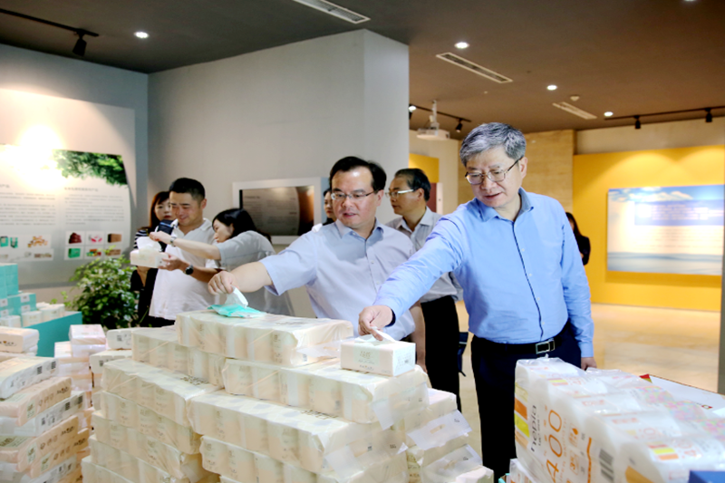 2019年 5月22日，时任浙江省社会组织综合党委专职副书记、省民政厅社会组织管理局局长蔡国华莅临金沙9001以诚为本调研企业发展情况和党建工作